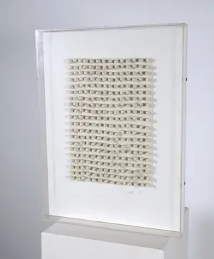Agnes Juten - Keramiek, Variatie op een thema (in plexiglas box) kopen? Bied vanaf 100!