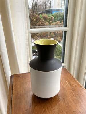 N.V. Keramische Industrie Fris - Design vaas FRIS verkocht voor € 68!