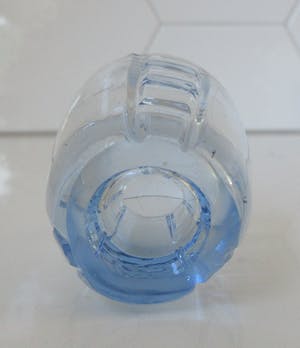 Niet of onleesbaar gesigneerd - Blauw persglazen art deco likeurkarafje en drie glaasjes kopen? Bied vanaf 1!