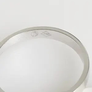 Diamanten ring kaufen? Bieten Sie von 950!