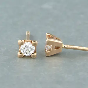 18k rosé gouden solitair oorknoppen met briljant geslepen diamant totaal 0,22ct kopen? Bied vanaf 240!