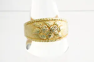 183- Grote & mooi bewerkte 18 krt geel gouden "Rozen met blad" unisex ring kopen? Bied vanaf 740!