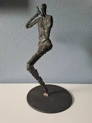 Willem Kind - Beeld met een mobiele telefoon aan zijn oor. kopen? Bied vanaf 75!