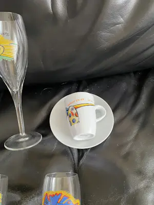 Corneille - Zes champagneglazen en een koffiekopje kopen? Bied vanaf 40!