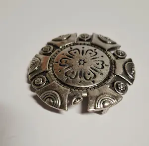 Zilveren hanger uit de Viking tijd tussen 789 eeuw en de 1100 eeuw kopen? Bied vanaf 75!