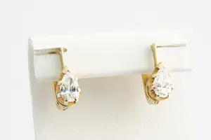 145- Prachtige set 18 krt gouden dames oorclips met 0.80ct pearshape TOPdiamant kopen? Bied vanaf 1270!