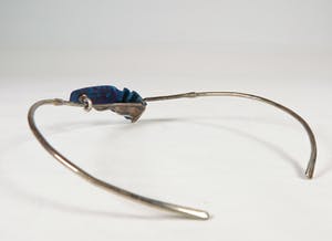 Huub Mikx - Zilveren spang-collier met wisselplaatjes kopen? Bied vanaf 1!