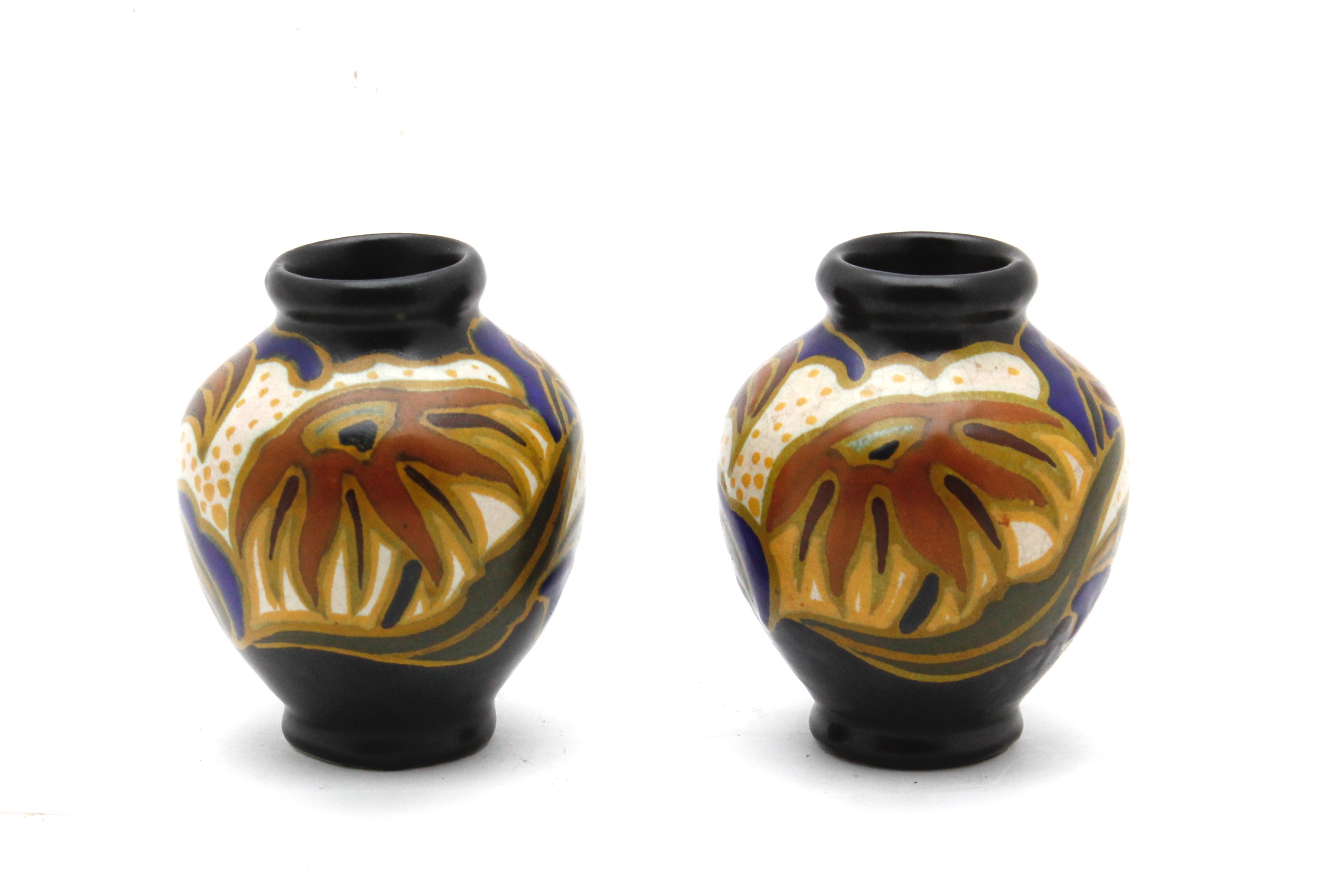 Plateelfabriek Gelria N.V. - Twee platelen vaasjes met decor 'Dila' 1926 - 1932 verkocht voor € 1!