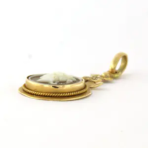 18k gouden hanger bezet met camee kopen? Bied vanaf 180!