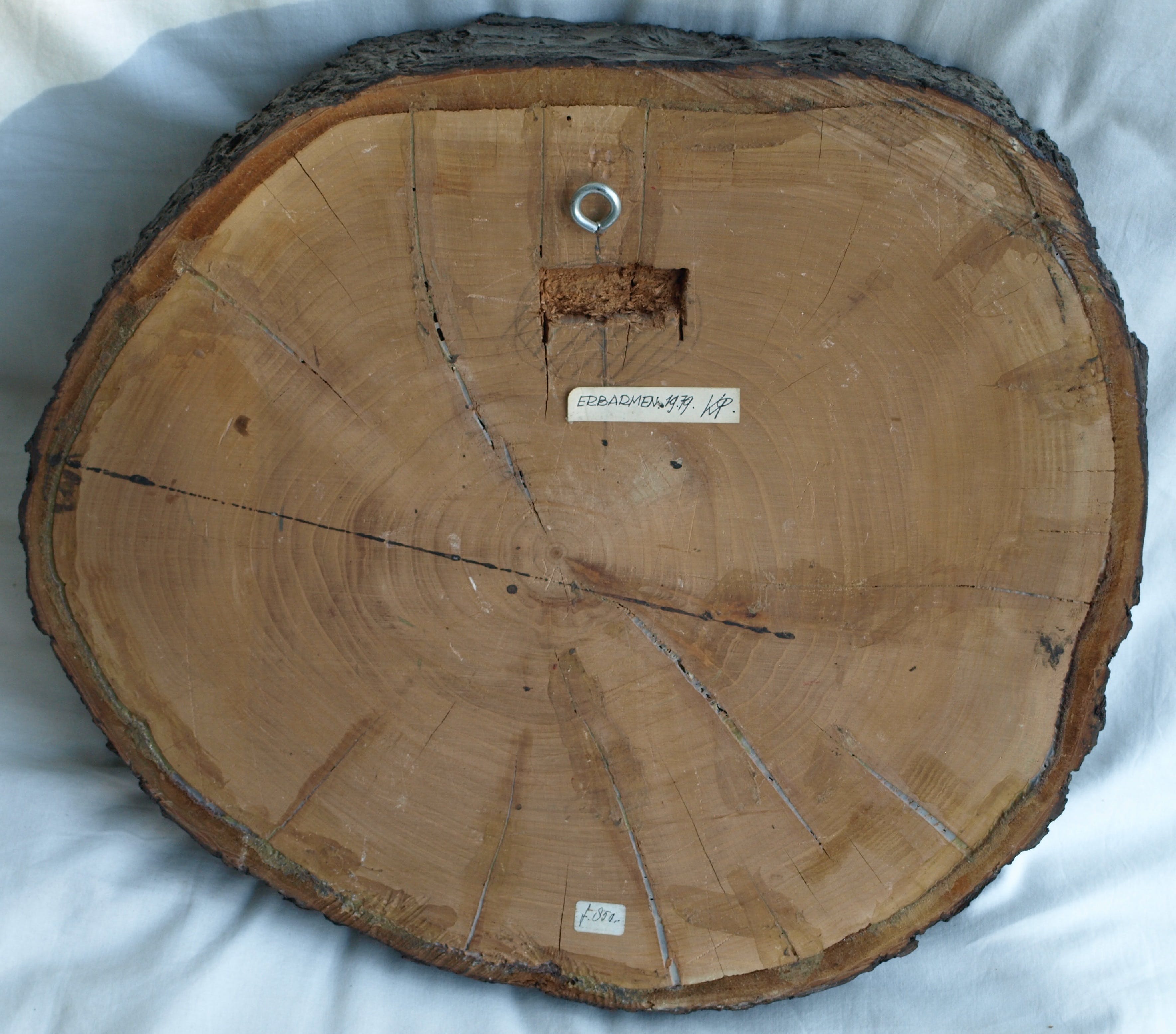 Klaas Pijlman - Sculpture - Erbarmen - Chamotte / Aardewerk op hout – 1979 kopen? Bied vanaf 50!