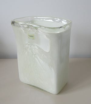 Fidrio - Witte hand geblazen glazen vaas voorzien van parelmoer glazuur kopen? Bied vanaf 30!