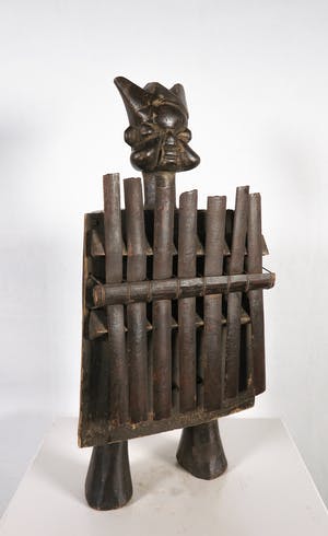 Luba - Sanza muziekinstrument met halfronde klankkast en bamboe tongen kopen? Bied vanaf 1!