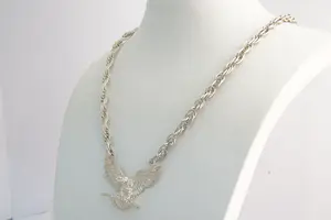 100 - Groot 1e geh. Zilveren halssieraad met "Adelaar met gespreide vleugels" kopen? Bied vanaf 85!