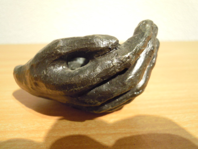 Astrid Veldhuyzen-Koppen - Prachtig gesigneerd beeldje van baby in 2 handen. kopen? Bied vanaf 45!