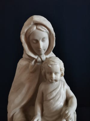 Lorenzo Dal Torrione - Religieus beeld van Moeder met Kind in albast kopen? Bied vanaf 125!