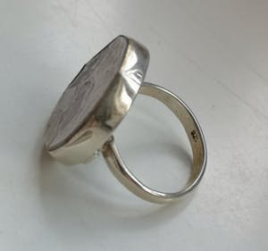 Niet of onleesbaar gesigneerd - hanger met ring met Flashy Lepidolite Mica kopen? Bied vanaf 10!