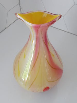 Niet of onleesbaar gesigneerd - Zeer zware dikwandige gele roze Millefiori vaas kopen? Bied vanaf 10!