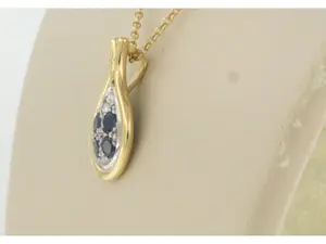18k gouden collier met hanger met saffier en briljant geslepen diamant tot0.12ct kopen? Bied vanaf 365!