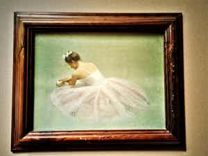 Niet of onleesbaar gesigneerd - Knap geschilderd jaren 50 impressionistisch olieverf "zittende Ballerina" verkocht voor € 1!