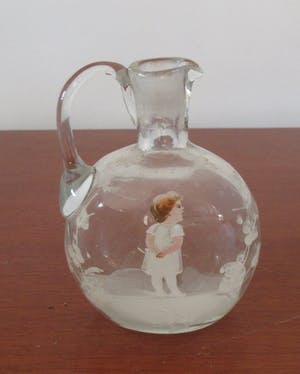 Niet of onleesbaar gesigneerd - Antiek 19e eeuwse Victoriaanse Mary Gregory Glazen mini Karafje kopen? Bied vanaf 10!