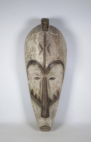 Fang - Groot houten Ngil masker met wit pigment en tattoo's onder ogen kopen? Bied vanaf 100!