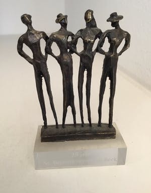 Corry Ammerlaan - Sculptuur “ Winkelend publiek “ kopen? Bied vanaf 25!