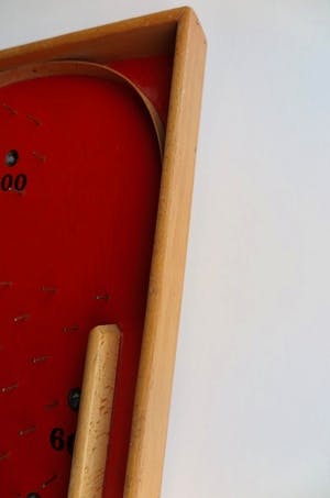 Curiosa - Knikkerspel met knikkers - Hout - 60-er jaren - Uit Tschechoslowakije (gemerkt) kopen? Bied vanaf 1!