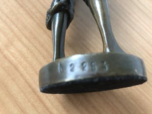 Victor Szczeblewski - Prachtig bronzen beeld - Whistling Boy - van een blootsvoets fluitend jongetje. kopen? Bied vanaf 85!