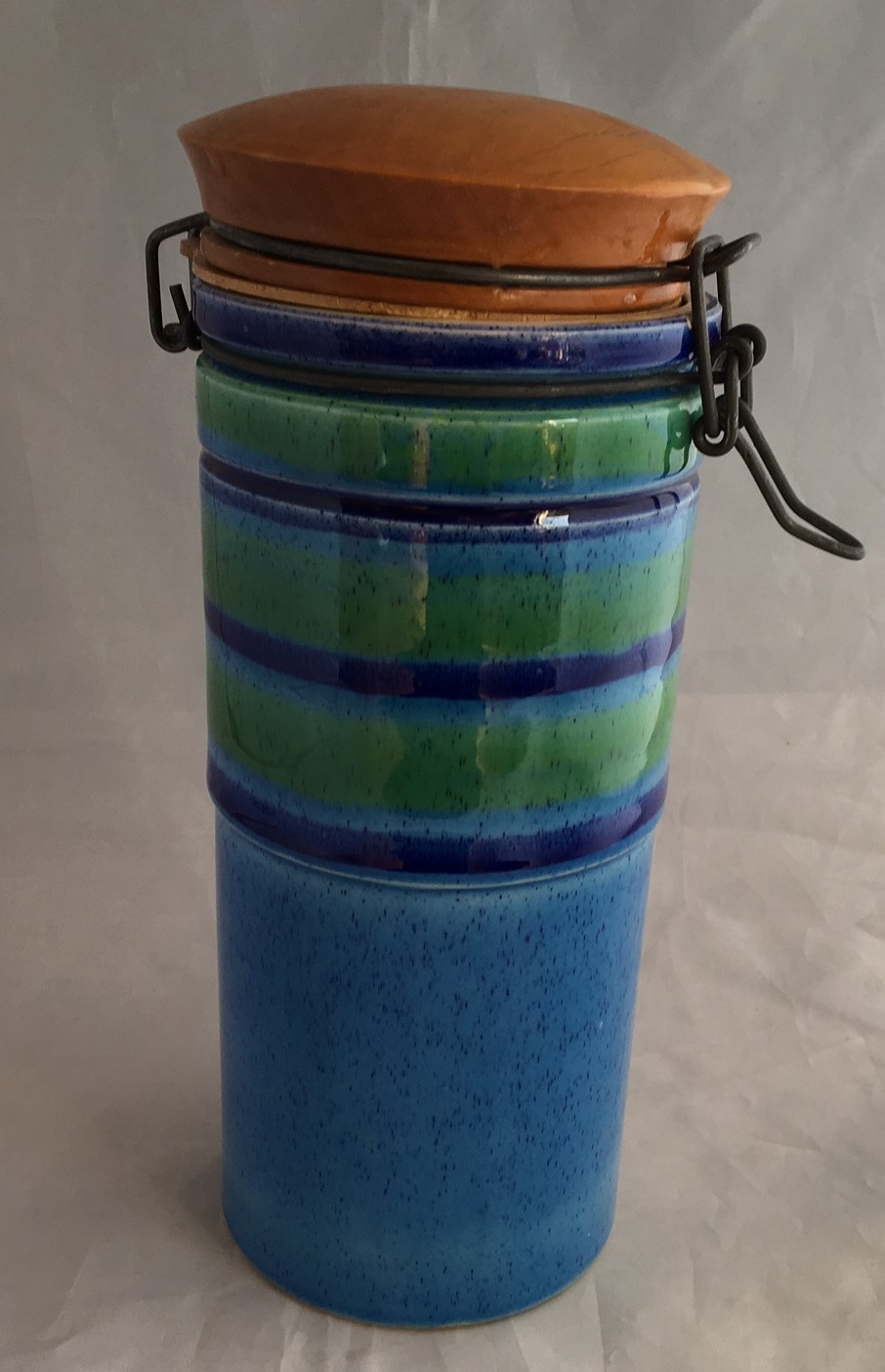 Niet of onleesbaar gesigneerd - Baldelli - Vintage blauw aardewerken voorraadpot met teakhouten deksel kopen? Bied vanaf 1!