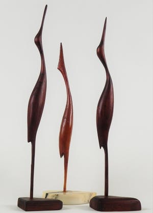 Niet of onleesbaar gesigneerd - 3 gestileerde houten vogels Hoog 36, 39 en 41 cm kopen? Bied vanaf 1!