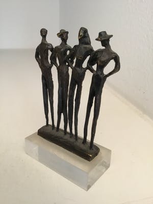 Corry Ammerlaan - Sculptuur “ Winkelend publiek “ kopen? Bied vanaf 25!
