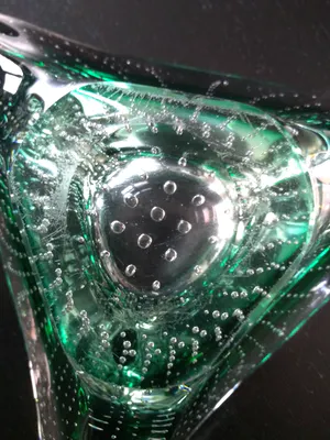 Niet of onleesbaar gesigneerd - Glazen Triangle met glasbelletjes. kopen? Bied vanaf 1!