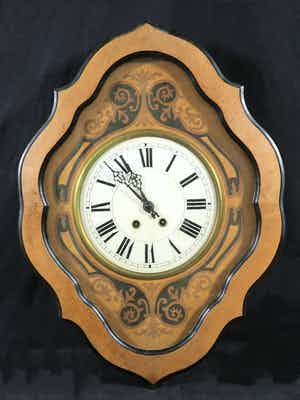 Houten oeil de boeuf wandklok met inlegwerk verkocht voor € 1!