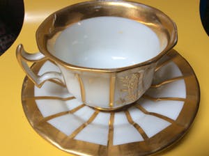 Niet of onleesbaar gesigneerd - Verguld theekopje met schotel, 1840 kopen? Bied vanaf 10!