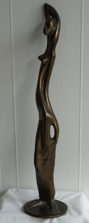 Brons (Onbekend) - Bronzen beeld , Naakte vrouw – gesigneerd ‘LM” – hoogte 46 cm. kopen? Bied vanaf 1!