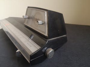 Niet of onleesbaar gesigneerd - Originele Space age klokradio van Philips uit 1967, kopen? Bied vanaf 1!