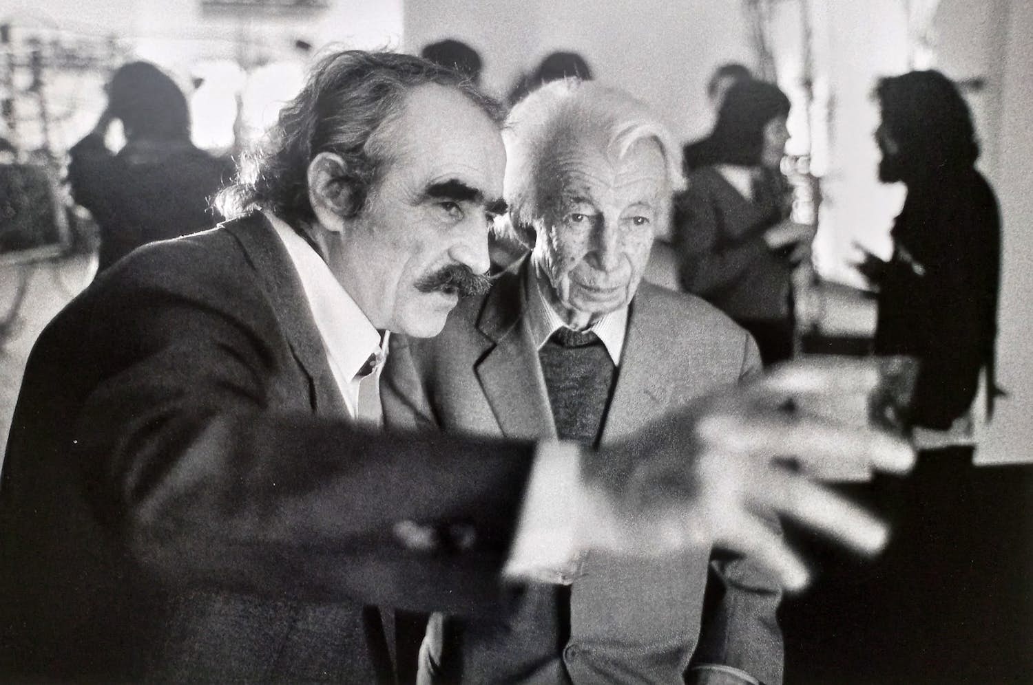 Ad Petersen - foto van Jean Tinguely en Wil Sandberg kopen? Bied vanaf 99!