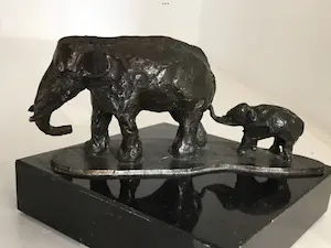 Astrid Veldhuyzen-Koppen - Sculptuur “ Olifant met jong “ kaufen? Bieten Sie von 1!