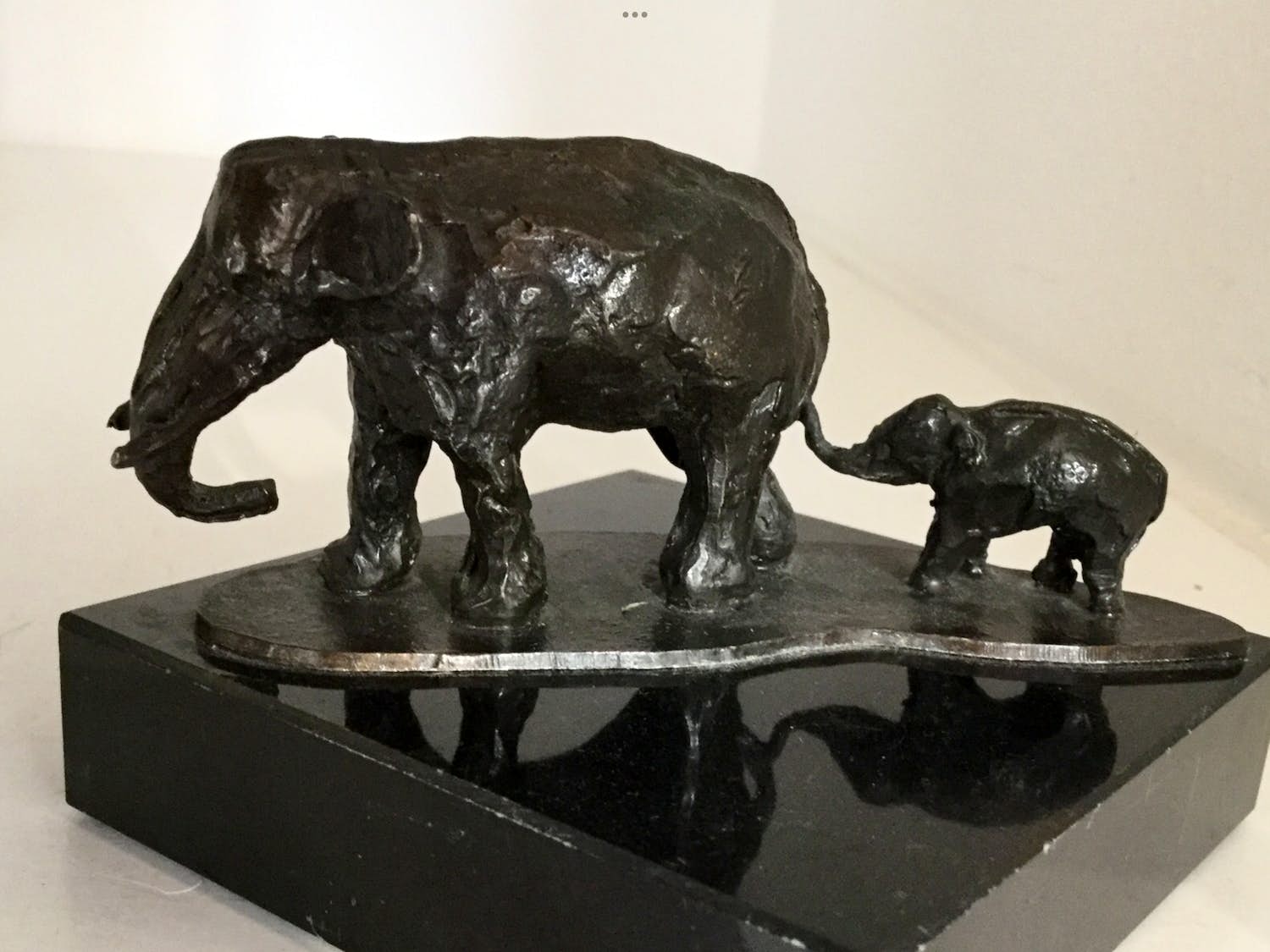 Astrid Veldhuyzen-Koppen - Sculptuur “ Olifant met jong “ kopen? Bied vanaf 1!