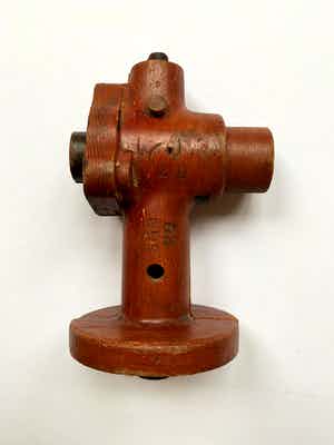 Niet of onleesbaar gesigneerd - Originele industriële houten mal verkocht voor € 1!