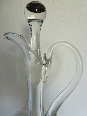 Niet of onleesbaar gesigneerd - Elegante decanter / karaf op voet met 6 cognac glazen met verzilverde decoratie. kopen? Bied vanaf 1!