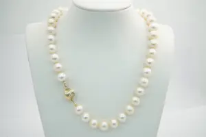 Acheter120 - Fraai vintage (cultive) parel halssieraad met 14Kt gouden pastonslot? Enchérissez de 220!