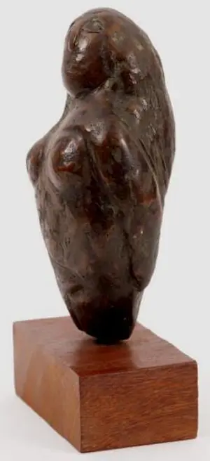 Gene Eggen - Bronzen sculptuur: Vrouw rustend op houten voetstukje kopen? Bied vanaf 495!