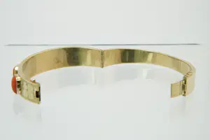 35-  Zware & fraai bewerkte 14 karaat gouden armband met bloedkoraal kopen? Bied vanaf 1400!