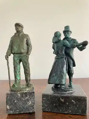 Buy Siem Wardenaar - Set van 2 originele beelden? Bid from 250!