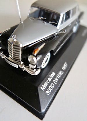 Curiosa - Whitebox -Model Mercedes in Vitrinebox +Mercedes Nummerpl.houder- PRIJS VERLAAGD kopen? Bied vanaf 39!