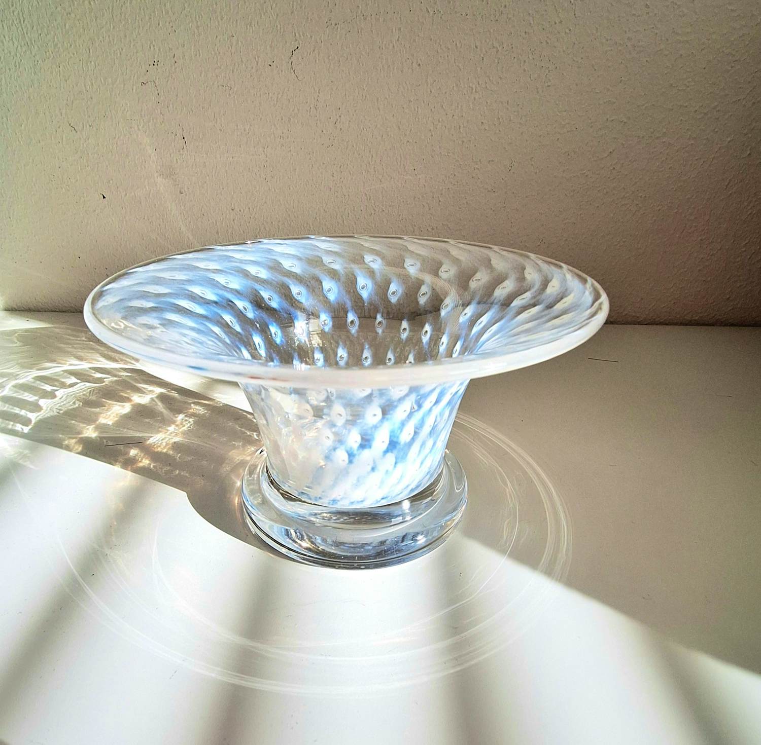 Kosta Boda - Bertil Vallien (1938), schaal 'Cirrus', uniek kopen? Bied vanaf 79!