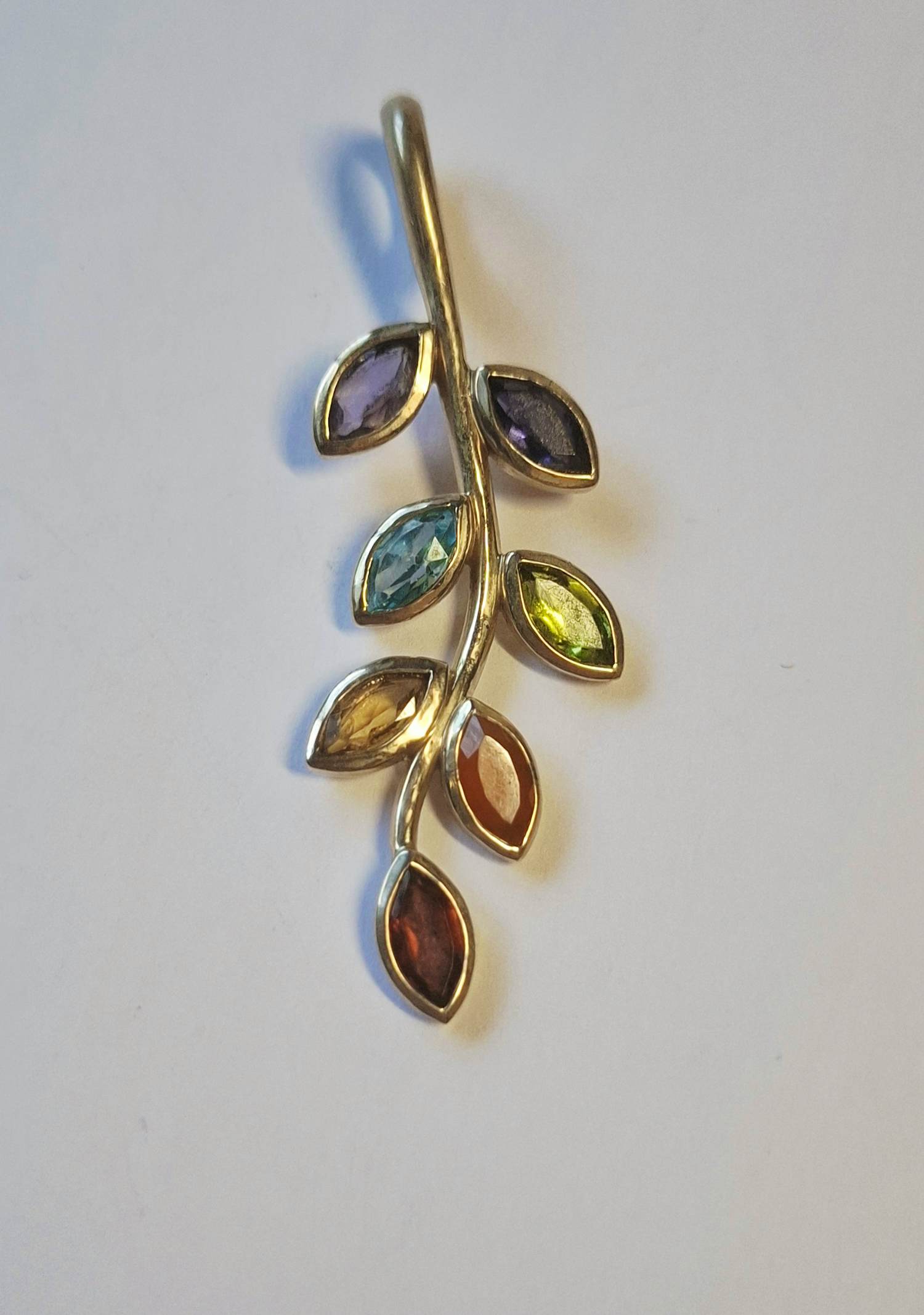 Zilveren hanger met Chakra blaadjes. verkocht voor € 45!