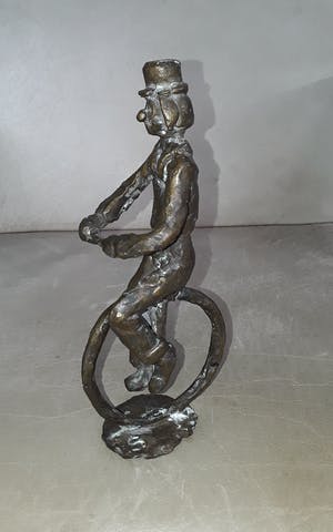 Siem Wardenaar - Bronzen beeld van een clown op eenwieler. kopen? Bied vanaf 45!