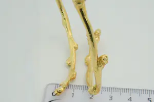 69 - Zware, markant vormgegeven en massief 18Krt gouden "boomtak" armband kopen? Bied vanaf 1860!